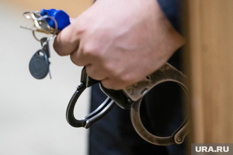 Алексеев обвиняется в получении взятки в особо крупном размере