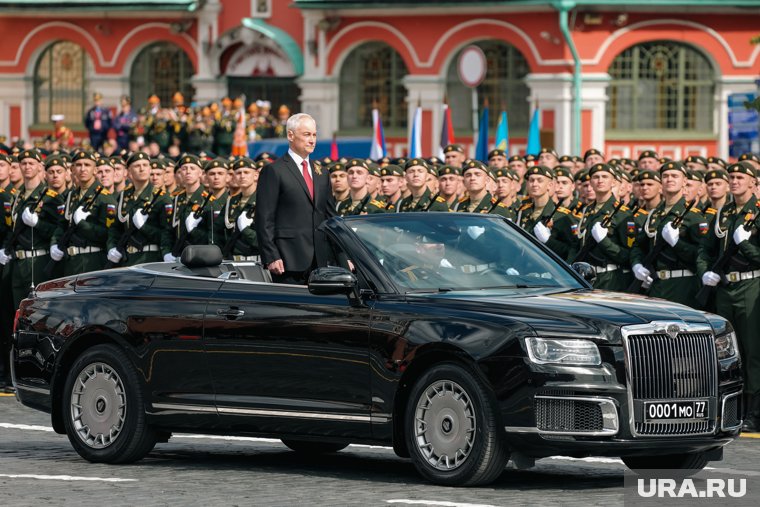 Андрей Белоусов впервые принимал военный парад