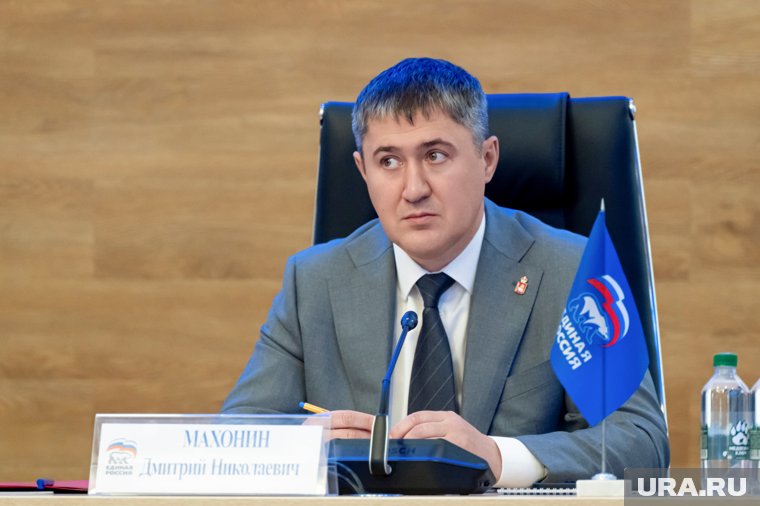 Первым документы в избирком сдал глава региона Дмитрий Махонин