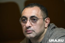 Он собирается открывать школу и бизнес-центр