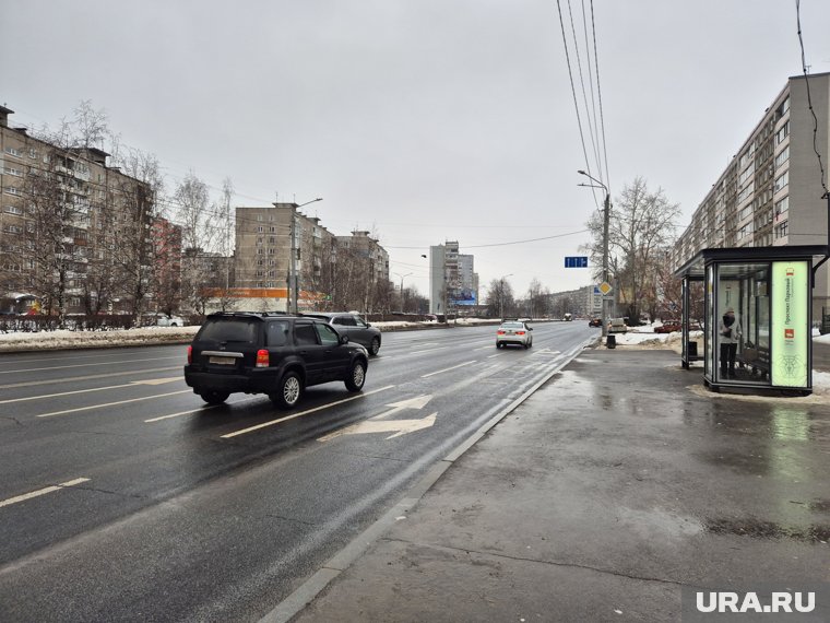 У остановок транспорта убрали снежно-грязевую „кашу“