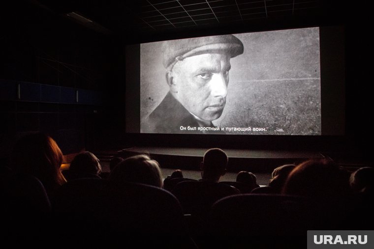 Немое кино начали показывать в июле