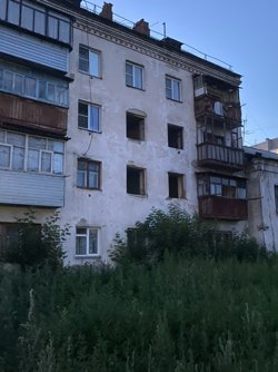 Из дома, на месте которого появится новый ЖК, стали исчезать окна