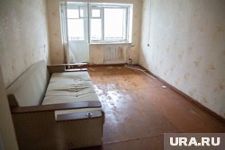 Старый дом давно расселили, а новую квартиру еще не дали (архивное фото)
