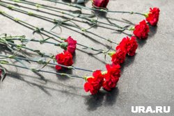 Сотрудники челябинского Следственного управления возложили цветы в память о 13-летнем герое