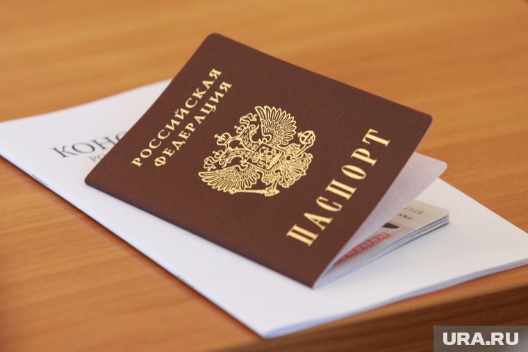 Экс-гражданину Казахстана, переехавшему в Петуховский округ, вручили паспорт РФ
