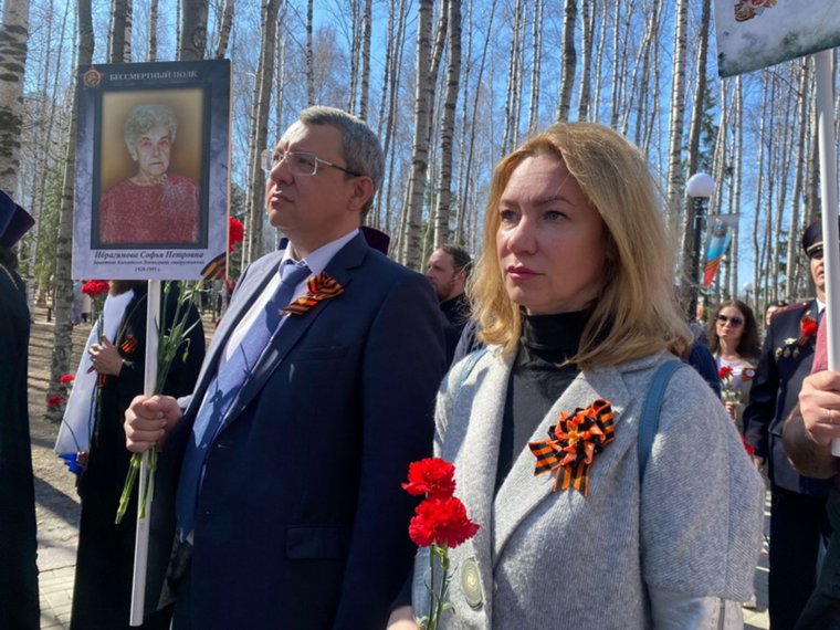 Василий Филипенко с портретом бабушки