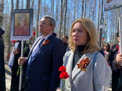 Василий Филипенко с портретом бабушки