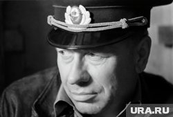 Папанов на фронте стал зенитчиком, командовал взводом, получил несколько ранений
