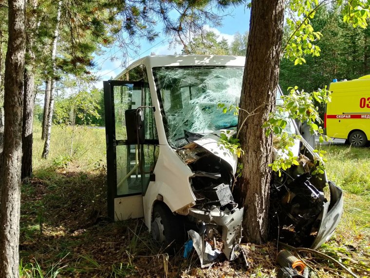 Водитель автобуса погиб на месте ДТП