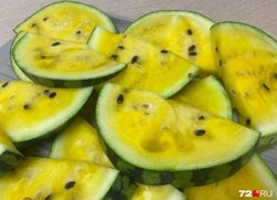 Сезонное украшение праздничного стола