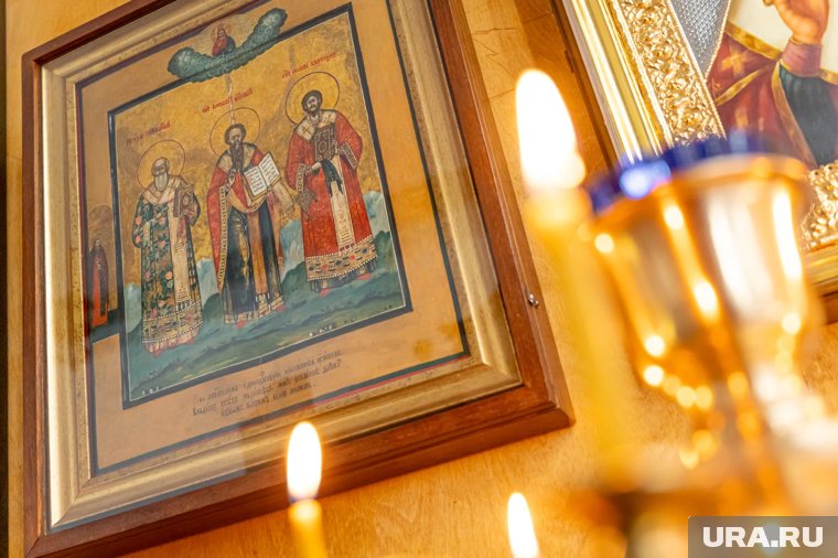 Иоанн Богослов - один из двенадцати апостолов, единственный из них умерший естественной смертью