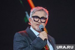 Дмитрий Дибров не будет использовать тему возможного развода для привлечения внимания публики к себе, заявил Дворцов 