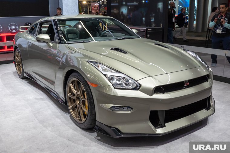 Разгонятся Nissan GT-R может за 2,8 секунды