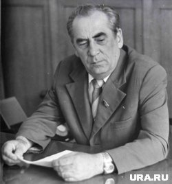 Борис Коноплев продвигался по партийной линии с 1945 года