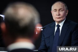 К 8 утра по местному времени все экземпляры газеты с фотографией Путина были раскуплены, сообщает «Российская газета»