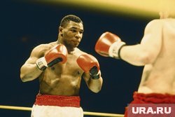 Майк Тайсон был чемпионом мира по версии WBC с 1986 по 1990 год и в 1996 году