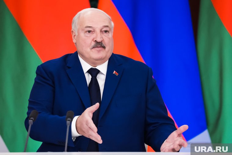 По словам Лукашенко, страны Запада давно страдают «недугом собственного превосходства»