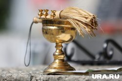 В центре Кургана окропили святой водой аварийный участок дороги