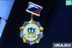 Знак почетному гражданину вручал лично глава Ноябрьска