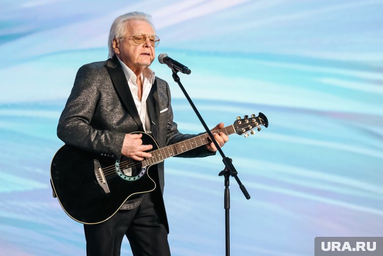 Антонов заявил, что каждый месяц покупает по 60 кг семечек для бездомных животных