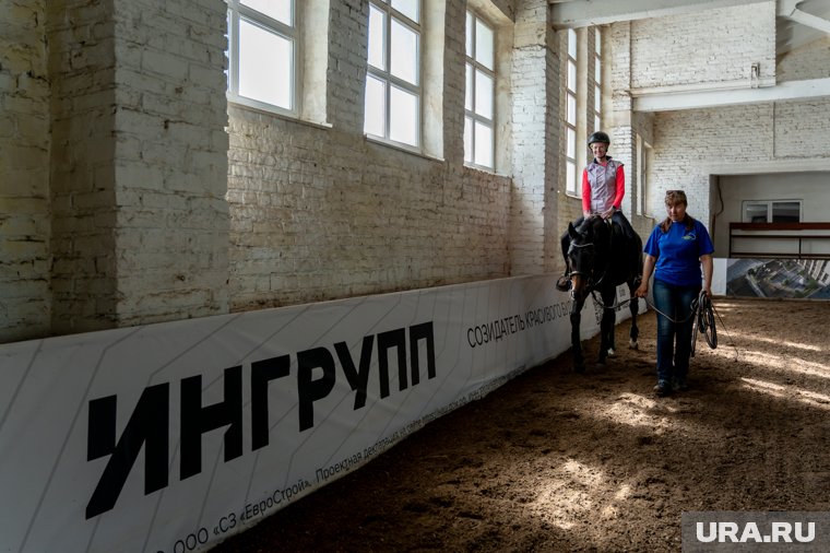 Занятия для новичков проходят в крытом манеже
