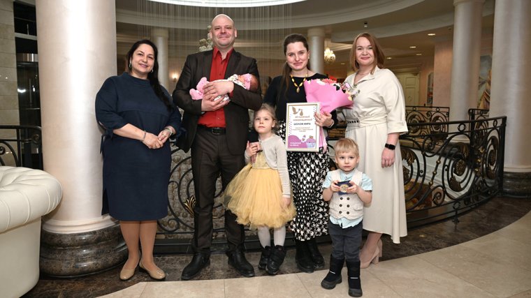 Мира родилась в счастливой семье Шолом