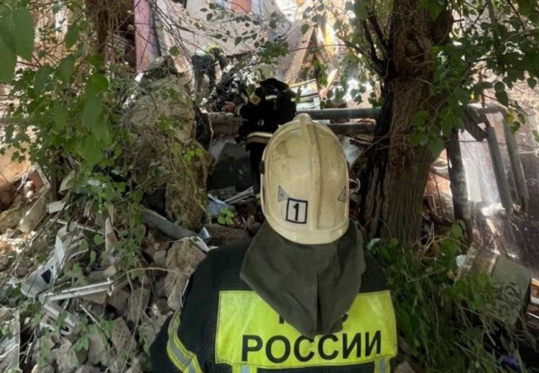 В Астрахани разрушился подъезд