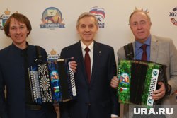 Помимо волейбола зампред Тюменской областной думы Виктор Рейн увлекается игрой на гармони