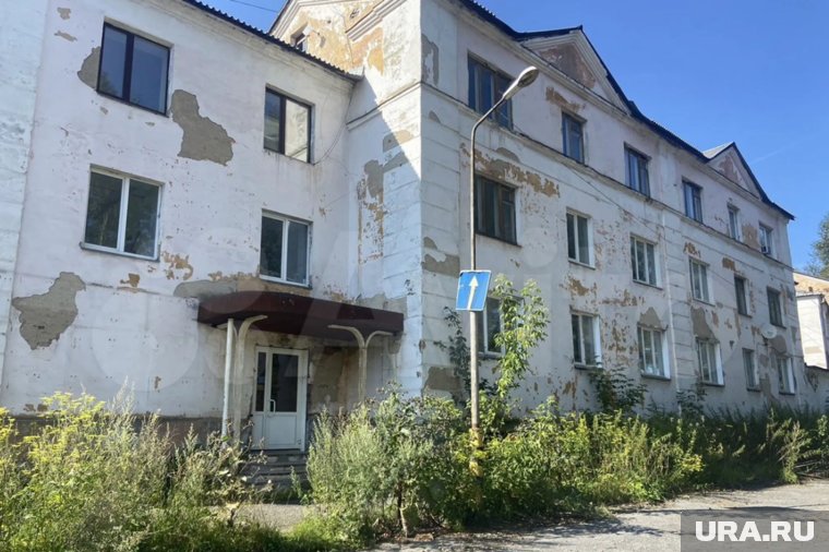 Купить можно сразу три здания бывшего заводоуправления