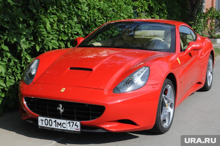Папе Римскому подарили руль от Ferrari, который ранее использовался чемпионом «Формулы-1»