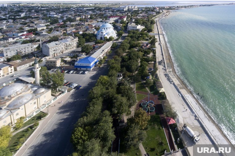 До Евпатории можно добраться на самолете, поезде и автобусе