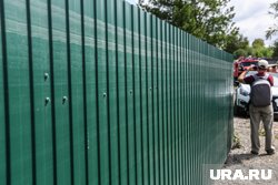 Забор устанавливают для антитеррористической защищенности школы (архивное фото)
