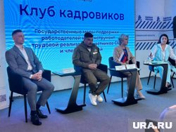 Александр Заозеров (слева) подчеркнул необходимость моральной поддержки вернувшихся бойцов