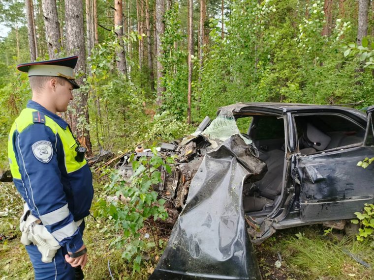 Остатки автомобиля после смертельной аварии в Нижнем Тагиле