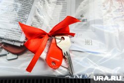 Дмитрий Артюхов вручил ключи от новых квартир жителям Лабытнанги