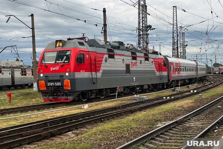 Движение поездов временно остановили в Самарской области