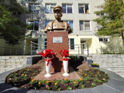 В Калининграде у лицея им. Буткова установлен его бюст