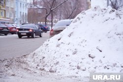 Сугробы часто встречаются на улицах города