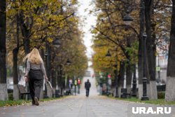 Как спастись от осеннего обострения, рассказал психиатр Шуров