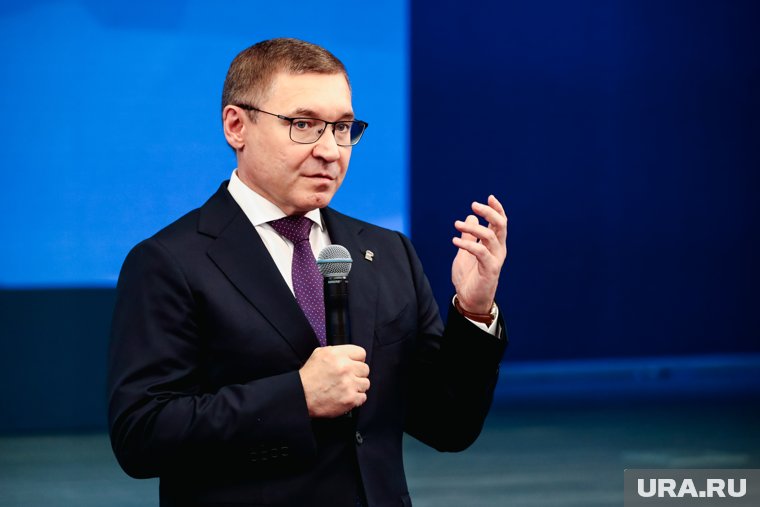 Якушев особо отметил, что в регионе создан специальный фонд, который занимается передачей гуманитарной помощи для военных 
