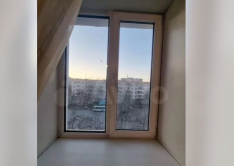 Трехкомнатную квартиру с хорошим ремонтом площадью 69 квадратных метров продают за 6 100 000 рублей по 88 400 тысяч рублей за квадрат