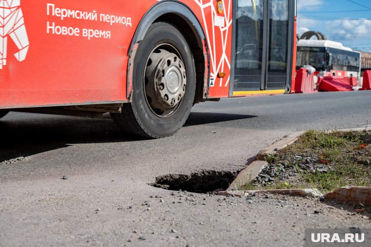 Водитель автобуса проехал на запрещающий сигнал светофора