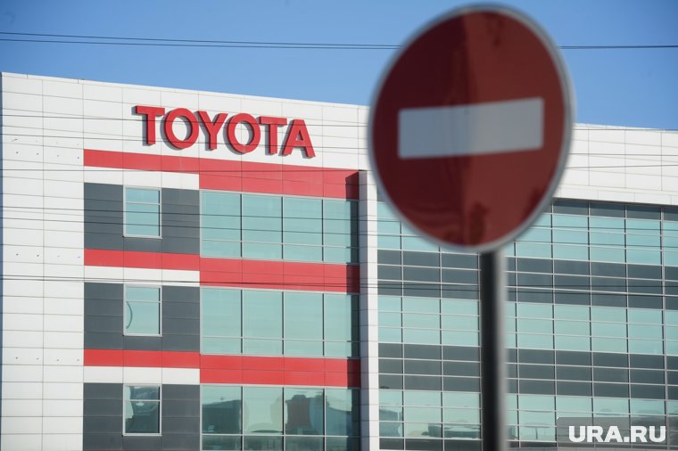 Toyota возобновила продажи в России