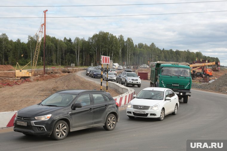 Причиной автомобильного затора послужили дорожные работы