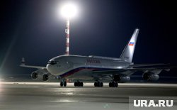Президентский самолет Ил-96-300ПУ оснащен современными системами связи, пишет Slash Gear