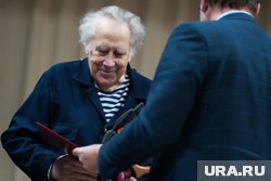 Владислав Крапивин начинал свою деятельность в качестве журналиста в газете