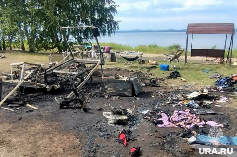 Фургон с полевой кухней выгорел полностью