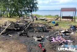 Фургон с полевой кухней выгорел полностью