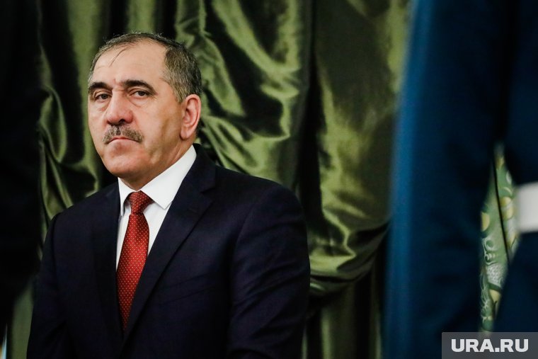 Замминистра обороны РФ Юнус-бек Евкуров стал сегодня одним из участников переговоров с малийцами.
